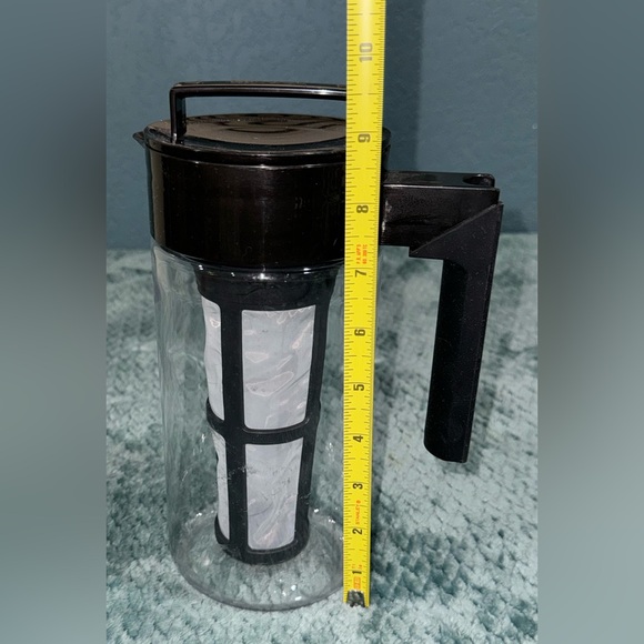 Takeya Deluxe Cold Brew Iced Coffee Maker 1 Quart Black - Picture 6 of 7